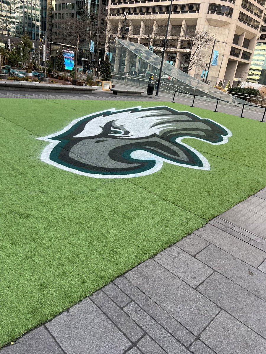 PPDRecruiting's tweet image. Let's go BIRDS! Philly, we've got this! And when we clinch that victory, let's celebrate responsibly and savor the sweet nectar of a Super Bowl win!!! E-A-G-L-E-S!! 🦅🎉🏆
Fly, Eagles, fly! 🏈💚 @PPDVJohnson