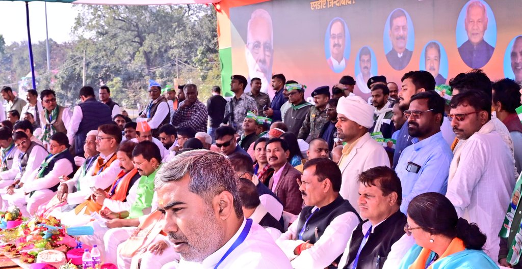RoshanRajaKush's tweet photo. #सहरसा : पटेल मैदान में राष्ट्रीय जनतांत्रिक गठबंधन के पाँचों घटक दलों द्वारा संयुक्त रूप से आयोजित ज़िला स्तरीय कार्यकर्ता सम्मेलन में शामिल हुआ।
#RLM #JoinRLM #NDA #NDAalliance https://t.co/Wy9uCf4Myr