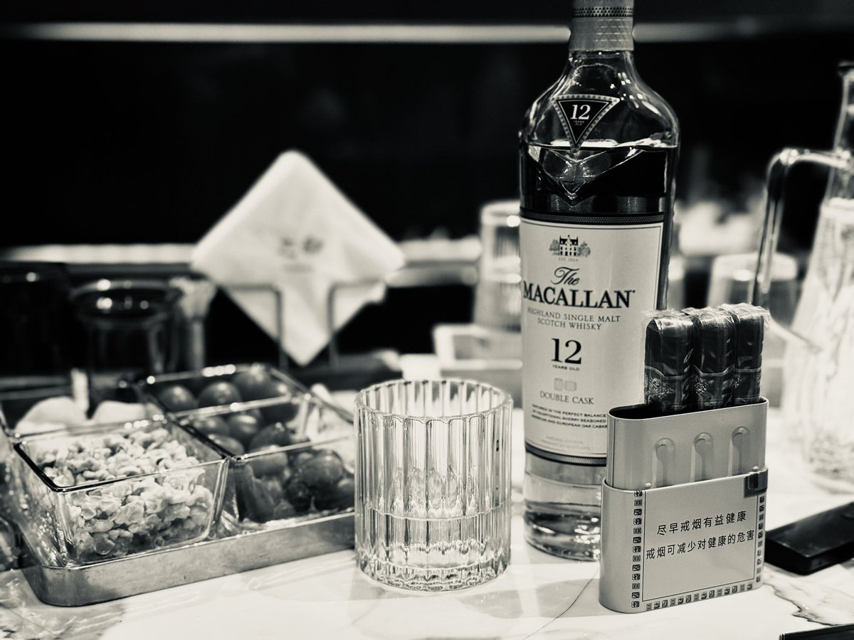 粉丝数一直在掉。稍微了解了一下原因，结论是很多人只关注别人，啥都不发，导致被认定为僵尸号被封…