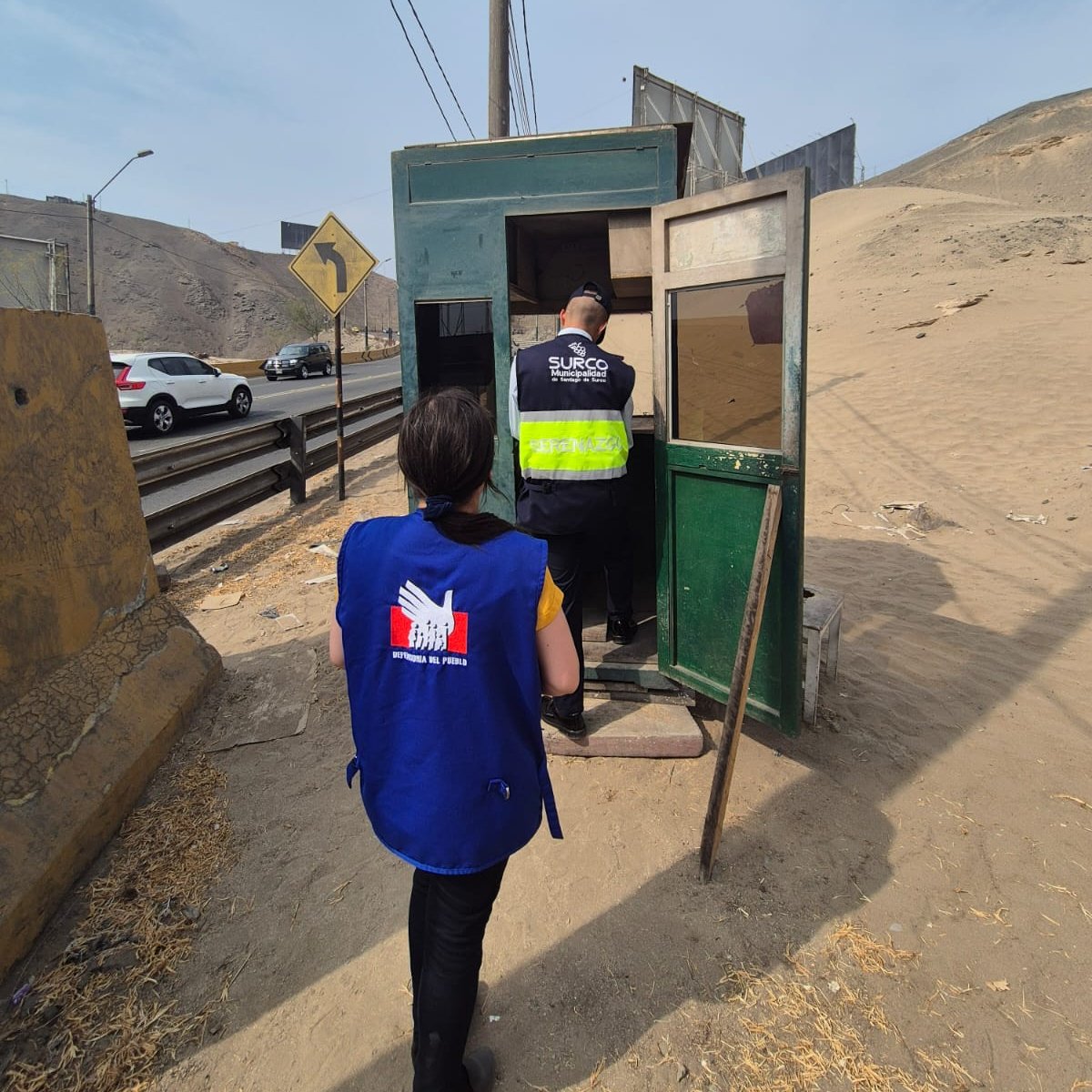 Defensoria_Peru's tweet photo. Ante publicaciones difundidas en redes sociales sobre la deplorable situación de un puesto de vigilancia de la @munisurco1 ubicado en el Cerro Centinela, acudimos al lugar a constatar las condiciones de trabajo del personal del servicio de Serenazgo (1/3) https://t.co/FJ8wGRG2nx