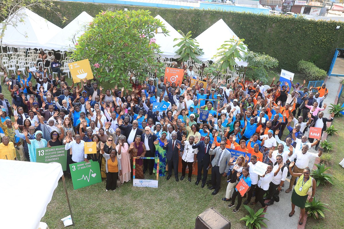 ONU_CIV's tweet image. #UNTownHall | Ce 6 fév., l&apos;Équipe-Pays &amp;amp; le personnel de l&apos;@ONU_CIV ont échangé sur nos résultats, les priorités 2025 et le futur Cadre de Coopération 2026-2030. Une rencontre conviviale pour renforcer l’esprit d’équipe &amp;amp; améliorer notre action collective en faveur des ODD en 🇨🇮.