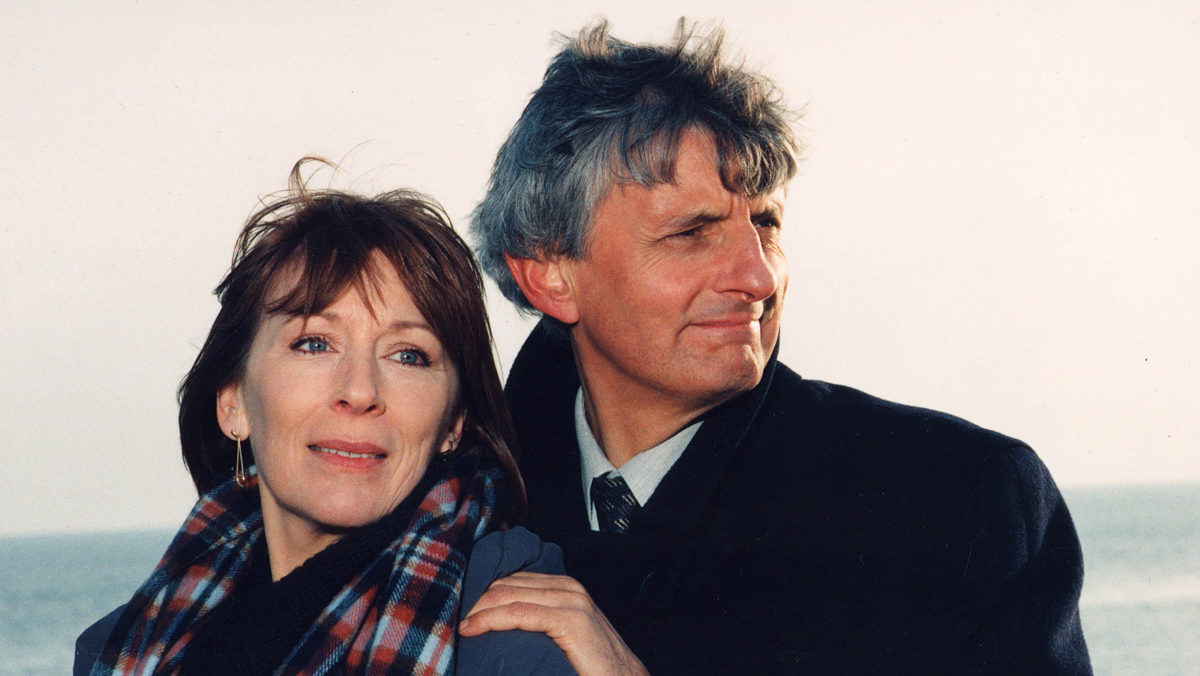 OneTVca's tweet image. Sun, sea, &amp;amp;…serial killers? #JackShepherd stars as the gruff, no-nonsense DS Charles Wycliffe, searching for clues along the stunning Cornish coast. The trickiest mysteries in southwest England are about to be solved. Watch the premiere of Wycliffe weekdays at 6pm &amp;amp; Midnight ET.