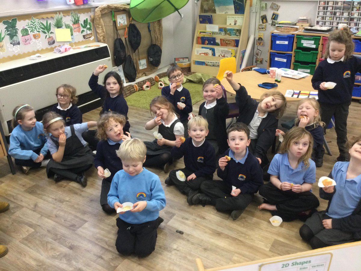 Holly class had an exciting morning measuring carrots with cubes and rulers and placing them in length order. They also created pictograms and maths art using primary colours squares and lines.