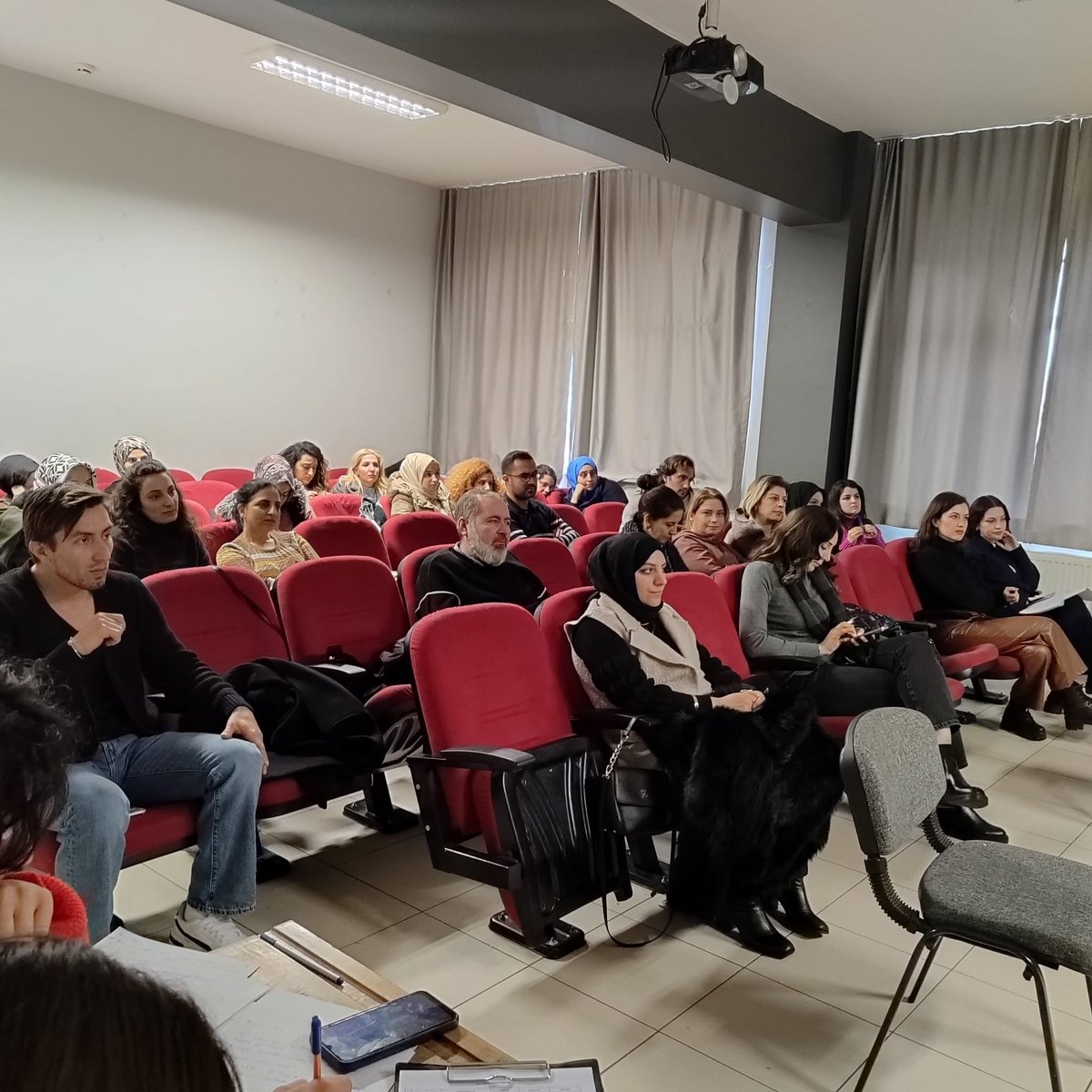 Kurul toplantıları, önemli kararların alındığı kritik buluşmalardır.Sultan Alparslan İlkokulu 2. Dönem Başı Öğretmenler Kurul Toplantısı ile haftayı kapattıyor.<a href="/FahriyeElkin/">Fahriye Elkin</a> <a href="/necatitekbas/">Necati TEKBAŞ</a> <a href="/istanbulilmem/">İstanbul İl Millî Eğitim Müdürlüğü</a> <a href="/sultangazimem1/">Sultangazi İlçe Millî Eğitim Müdürlüğü</a> <a href="/s_alparslanio/">Sultan Alparslan İlkokulu</a> #okuladonuş