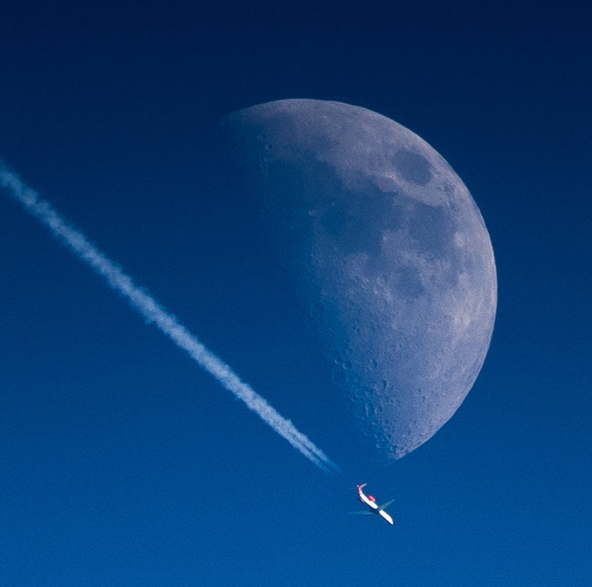 PAUL MOANE (@paulmoane) on Twitter photo A Loganair jet from the City of Derry on route to London, photographed at 33,000ft, against the backdrop of clear skies & first quarter moon. Pic <a href="/paulmoane/">PAUL MOANE</a> <a href="/bbcniweather/">BBC NI Weather</a> <a href="/angie_weather/">angie phillips</a> <a href="/barrabest/">Barra Best</a> <a href="/WeatherCee/">Cecilia Daly</a> A Loganair jet from the City of Derry on route to London, photographed at 33,000ft, against the backdrop of clear skies & first quarter moon. Pic <a href="/paulmoane/">PAUL MOANE</a> <a href="/bbcniweather/">BBC NI Weather</a> <a href="/angie_weather/">angie phillips</a> <a href="/barrabest/">Barra Best</a> <a href="/WeatherCee/">Cecilia Daly</a>