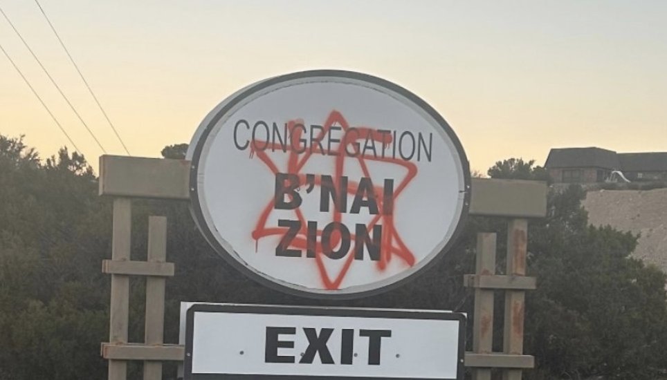 .<a href="/ADL/">ADL</a>'s last audit of antisemitic incidents recorded the highest number since the agency began tracking them.  Now, two more, chilling the city of El Paso.  #Antisemitism cannot, and will not be tolerated!
<a href="/KVIAABC7News/">KVIA ABC-7 News</a>-tinyurl.com/3wbxufsr