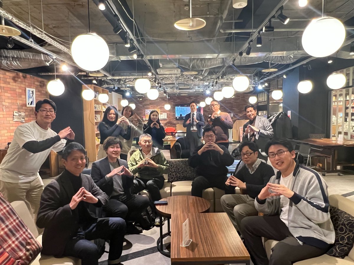rs_freed0616's tweet photo. 今日のMoAPは少し趣向を変えての講義。
面白かったー!
そして、帰り際の岡山駅のエスカレーターで石元さんとすれ違ったのが今日一番のハイライトでした。
さて、雪のせいでほとんど寝れないです。明日は豊田! https://t.co/98pczZtk2D