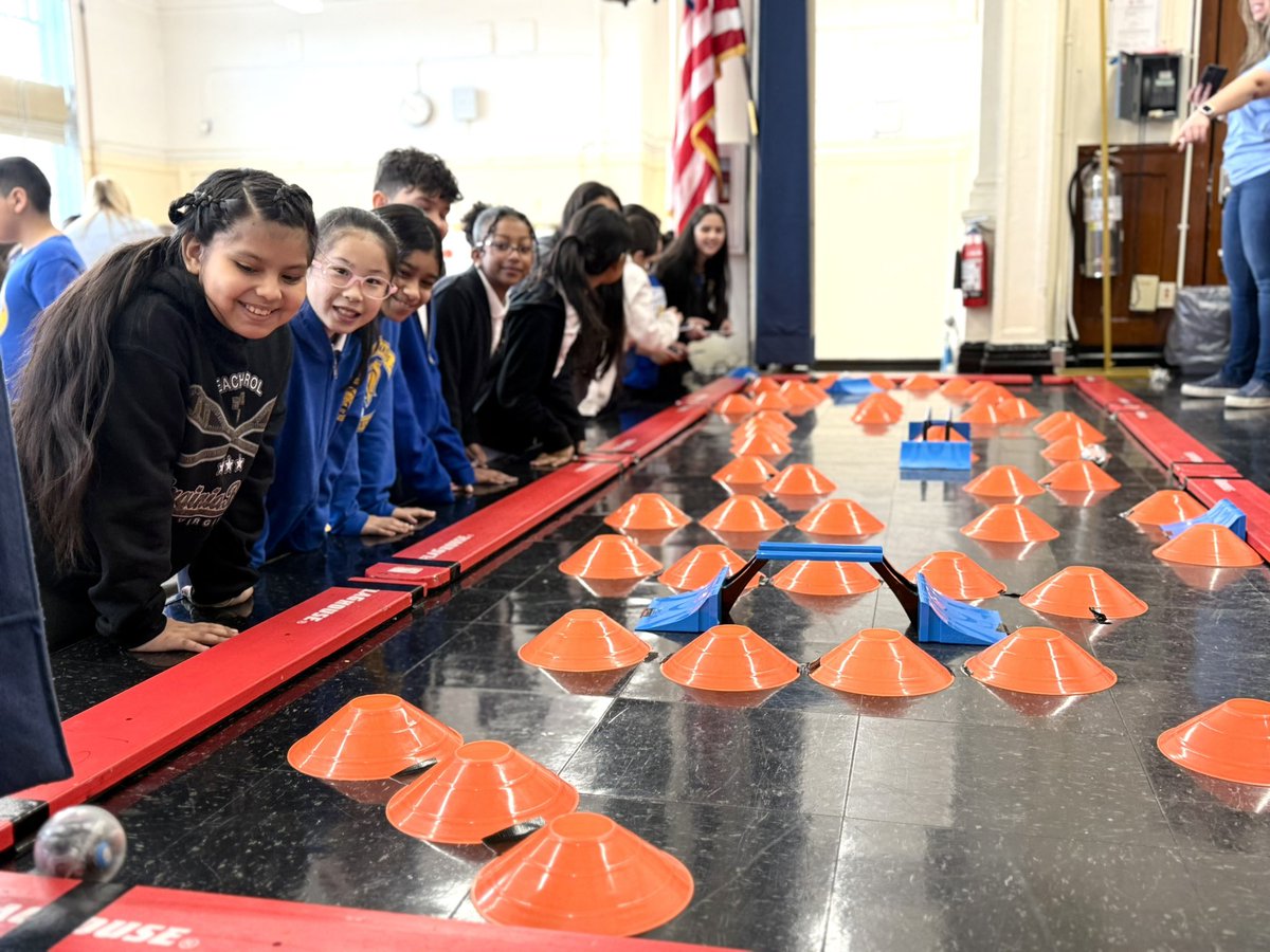 502ps66's tweet image. Our 5th Graders @PS66JKO had a blast working with the STREAM Team from Innovation ED! Students solved puzzles, enjoyed Virtual Reality Headsets, studied robotic movement and constructed engineering models! #InnovativeLearning #STEAM