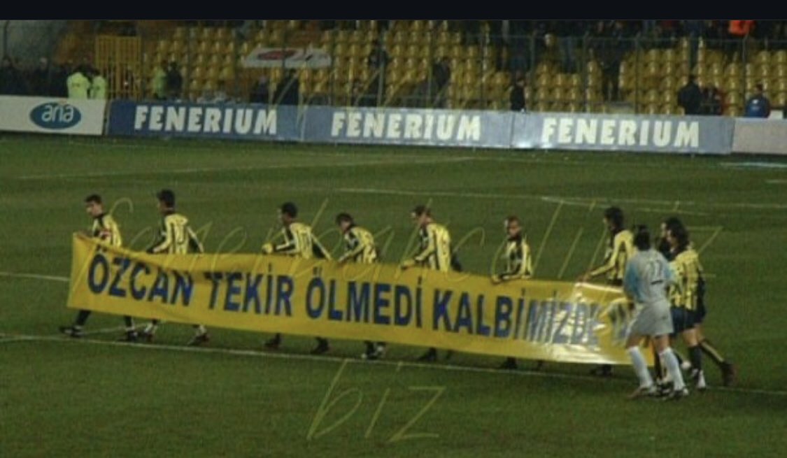 7 Şubat 2004 günü Elazığ Fenerbahçe maçına giderken Kasımpaşa otobüsünün Kayseri yakınlarında devrilmesi sonucu Özcan kardeşimiz hakka yürümüştür. kardeşimiz için FB .. Diyarbakır maçında takımımızın açtığı pankart…Rahmetle anıyoruz