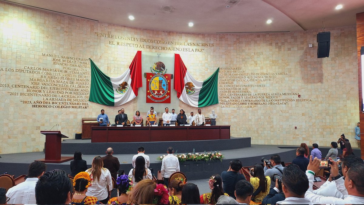 La #PrimaveraOaxaqueña promueve transparencia y rendición de cuentas. Acompañé al Lic. Emilio Montero Pérez en su comparecencia ante el Congreso de Oaxaca. #SalomónJaraCruz #Oaxaca #Transformación