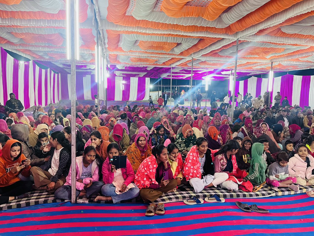 satyaprakash_ji's tweet photo. विशाल भजन संध्या कार्यक्रम छायाचित्र...वेरा रामपुरा (सिरोही) राज.
@swamisatyaprakashji @ShivShaktiDhamS 
.
.
.
#swamisatyaprakashji #Satyaprakashji #SatyaprakashjiMaharaj #Sirohi #Sheoganj #Shivganj #Sumerpur #VeraRampura #PaldiJod #Posaliya #Arathwara #prajapati #Jalore #Satsang #BhajanSandhya  #ShivShaktiDhamSheoganj #ShivShaktiDham #ShivShaktiDhamVeraRampura #experience #explorepage #explore #viralpost #trend #trending #सिरोही #शिवगंज #वेरा_रामपुरा #सुमेरपुर #पोसालिया #prajapatisamaj🔥 #prajapati_attitude
