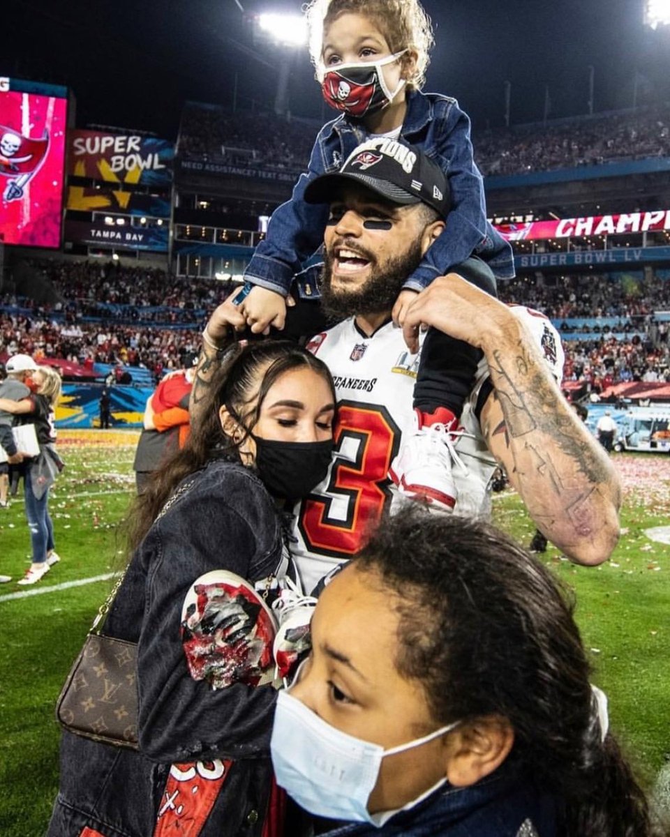 MikeEvansFamil1's tweet photo. 4 years ago today: @MikeEvans13_ and the @Buccaneers won Super Bowl LV 🏆❤️

#SBLIX | #NFL https://t.co/DQProFvuM0
