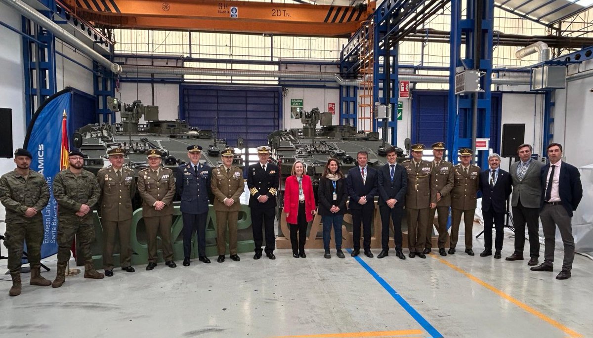 Defensagob's tweet image. La #SEDEF @AmparoValcarce1 visita las instalaciones de @GDELS_Official-SBS en Alcalá de Guadaíra con motivo del final de la fase de producción del &apos;Programa Pizarro&apos;. Un paso más en el fortalecimiento de capacidades del @EjercitoTierra con el VCZ CASTOR. ¡Seguimos avanzando!
