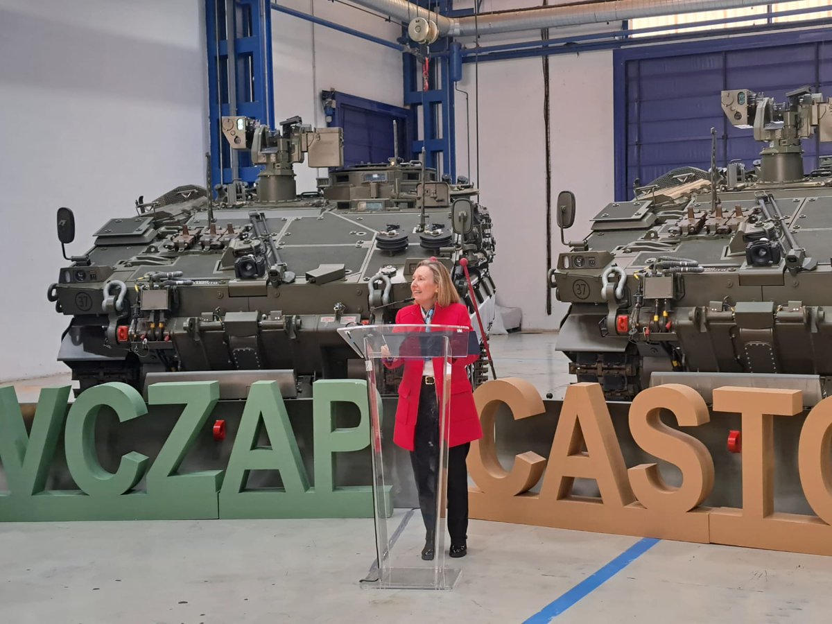 Defensagob's tweet image. La #SEDEF @AmparoValcarce1 visita las instalaciones de @GDELS_Official-SBS en Alcalá de Guadaíra con motivo del final de la fase de producción del &apos;Programa Pizarro&apos;. Un paso más en el fortalecimiento de capacidades del @EjercitoTierra con el VCZ CASTOR. ¡Seguimos avanzando!
