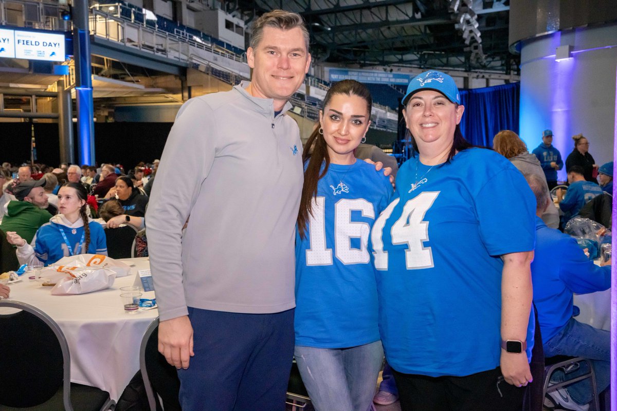 GameOnCancerDET's tweet image. 🎉 A huge thank you to the incredible team at @HFOptimEyes for their amazing fundraising efforts! Through a point-of-sale fundraiser, OptimEyes locations came together to raise an incredible $14,499.52 for #GameOnCancer Kid’s Club, helping support families facing cancer. 💙