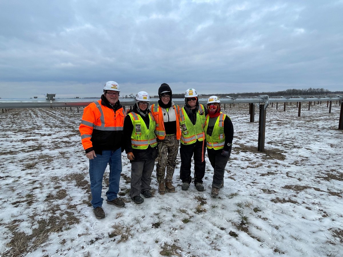 MidAmCarpenters's tweet image. Here are some of our Sisters from #Local662 on site at the Tilden Solar Project in Northern Randolph County. This McCarthy Construction project will occupy 1,200 acres of farm ground and generate 150 megawatts of power, enough to serve 28,000 Illinois homes! Keep at it Sisters!