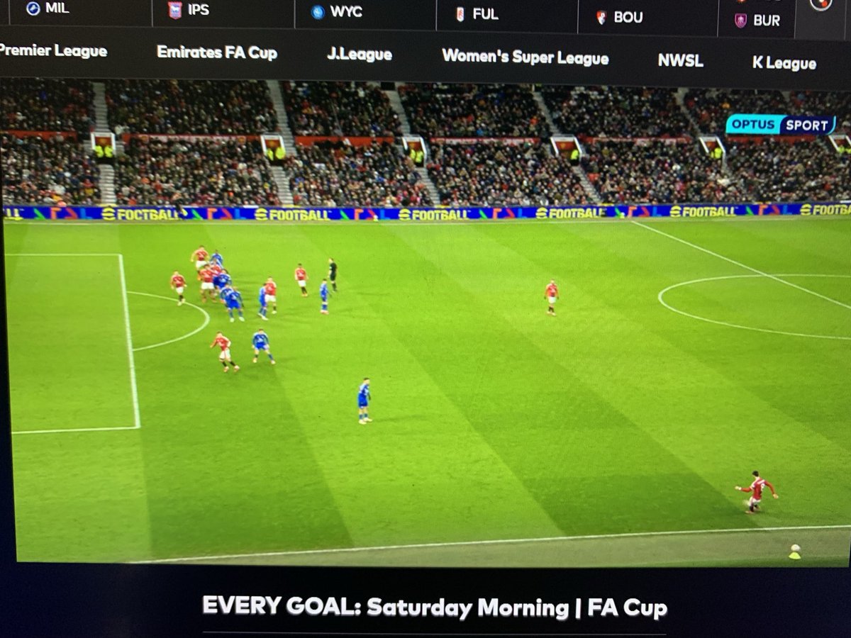 TorriceFR's tweet image. WTF IS THE LINESMAN DOING???? Offside