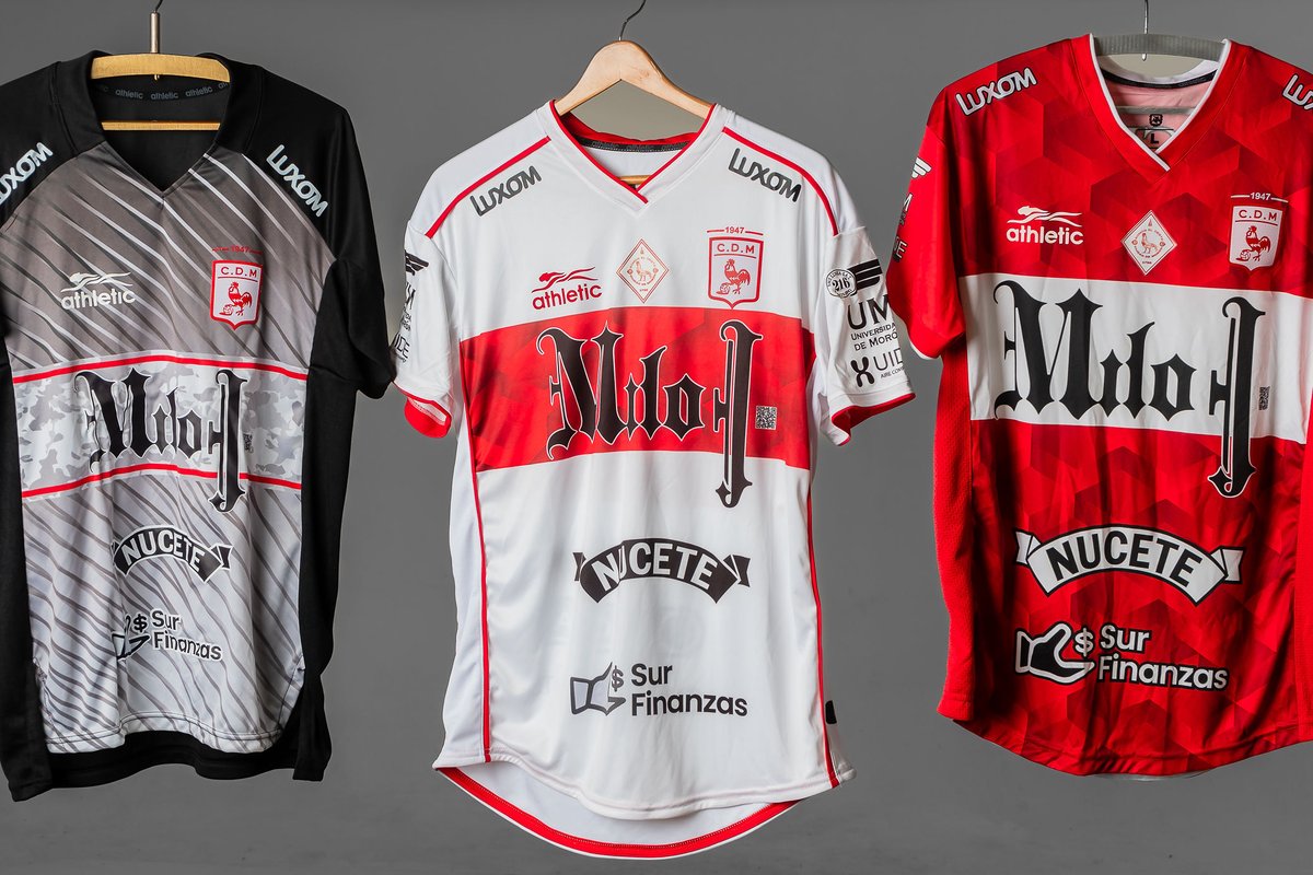 Hace un par de días el <a href="/depmoronoficial/">Club Deportivo Morón 🐓</a> presentó sus nuevas camisetas oficiales (titular, alternativa 1 y titular de arquero) en las cuales colaboramos en el diseño junto a Facundo Silva y la gente de Athletic. Sale hilo para explicar un poco las ideas que se concretaron aquí. ⬇️