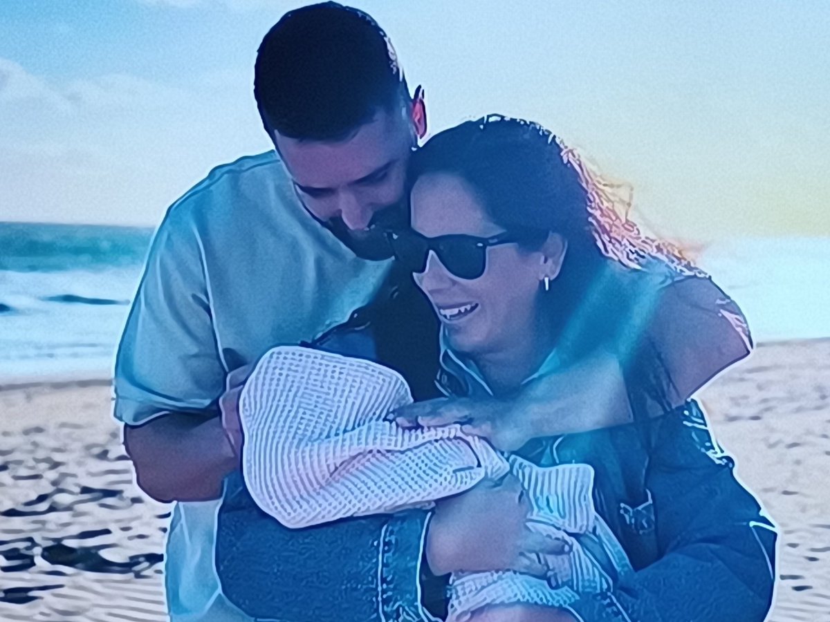 Si realmente se trató de un accidente es injusto que se les condene mediáticamente sin pruebas concluyentes.
Yo veo a unos padres maravillosos y felices con su hija
#DeViernes