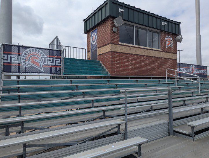 TheSignChamp's tweet photo. It’s baseball season in Texas, which means new windscreens are going up! Good luck this season Spartans! @7Lakesbaseball
#brandyourschool #signchamp #customwindscreen #uiltexas #uilbaseball https://t.co/KKe294ftJ7