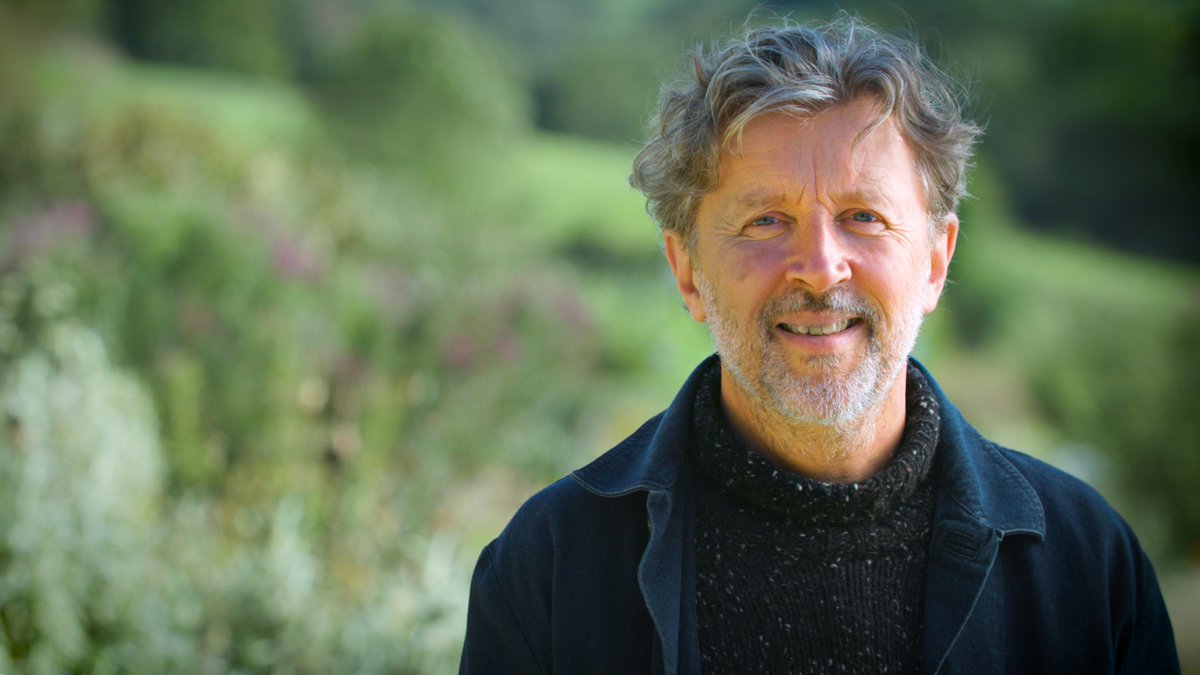 A standing ovation at the #SGDAwards this evening as the Lifetime Achievement Award, supported by our gold sponsor <a href="/Alitex/">Alitex</a>, is presented to Dan Pearson OBE FSGD for his outstanding contributions to horticulture. Watch the tribute film here: tinyurl.com/ypsvw47s