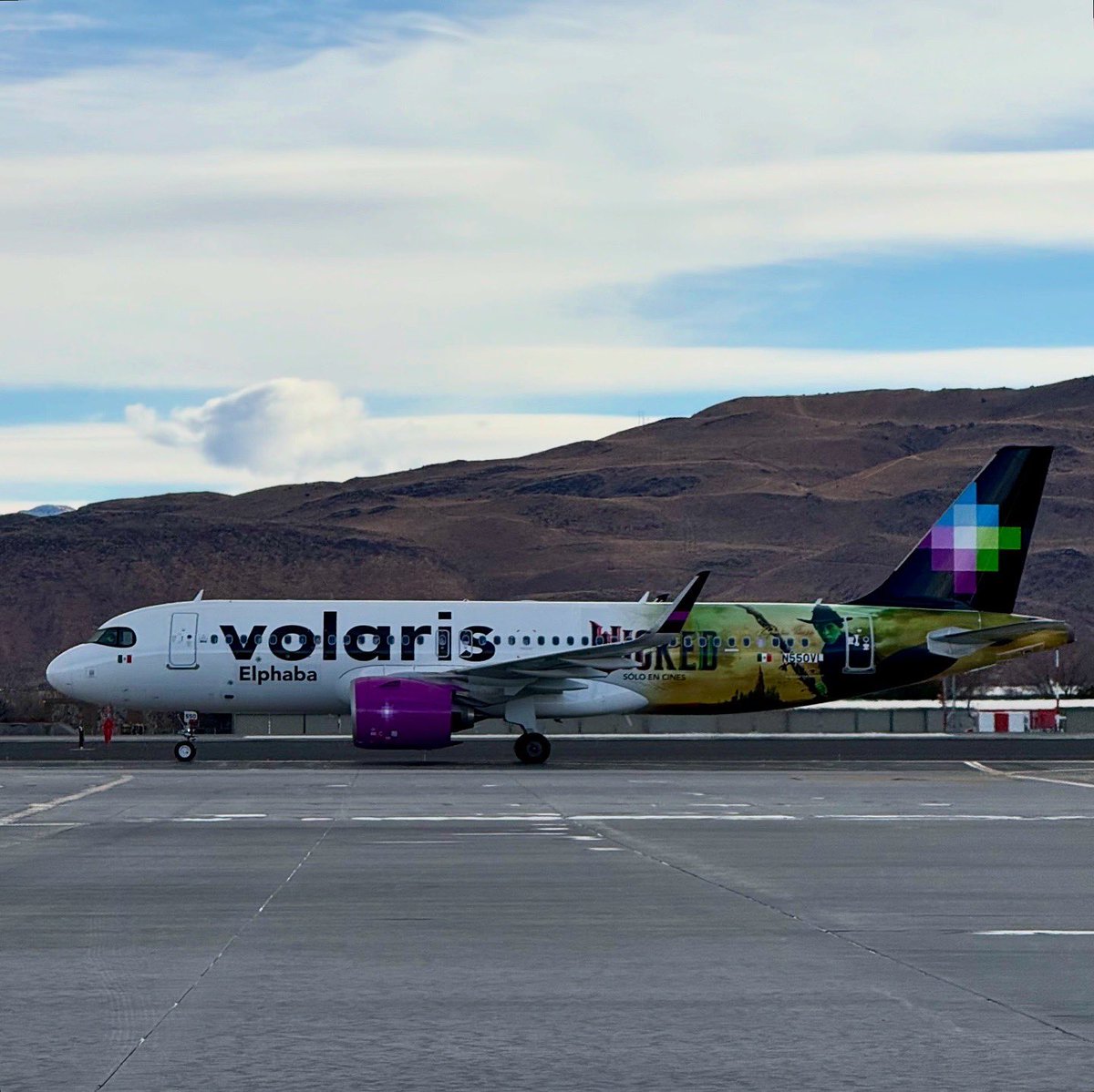 RenoAirport's tweet image. We’re feeling a little… Wicked today. This @flyVolaris livery just touched down at RNO, and it’s serving nonstop magic. Did you catch it flying in?

#FlyRNO #FlyVolaris #ViajaVolaris #Airbus #WickedMusical #WickedMovie #RenoTahoe