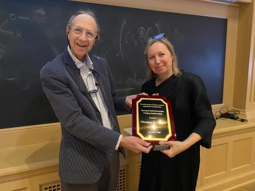 UT Austin Chemistry (@utchemistry) on Twitter photo We're honored to host Véronique Gouverneur of <a href="/OxfordChemistry/">Oxford Chemistry</a>, this year's Rowland Pettit Centennial Visiting Professorship speaker. We're honored to host Véronique Gouverneur of <a href="/OxfordChemistry/">Oxford Chemistry</a>, this year's Rowland Pettit Centennial Visiting Professorship speaker.