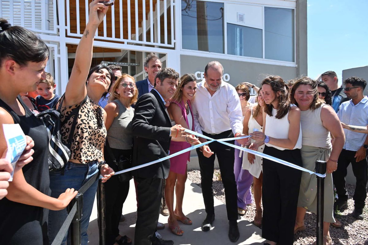 👶🏻 ¡El cuidado de la primera Infancia es prioridad en Bahía!

Con mucha alegría, y acompañados del gobernador @kicillofok y el ministro <a href="/gkatopodis/">Gabriel Katopodis</a>, inauguramos el nuevo Centro de Desarrollo Infantil en el barrio Miramar.