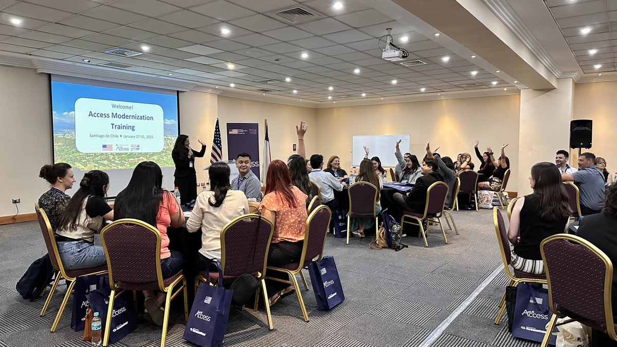 EmbajadaEEUUcl's tweet image. ¡Felicitamos a los 62 profesores de 🇨🇱🇦🇷🇵🇾🇺🇾 que completaron la capacitación de Modernización Curricular Access! 📚El encargado de negocios a.i. y jefa de misión adjunta de nuestra embajada participaron en la inauguración y clausura. 👏🇺🇸 

#SociosParaUnFuturoMejor #AccessProgram