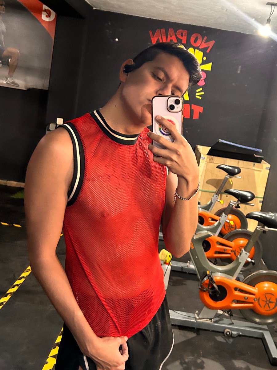 FelipeCuamoR's tweet photo. Viernes de ahorcar vatos 🥴🥵 https://t.co/YzYdMubzRV