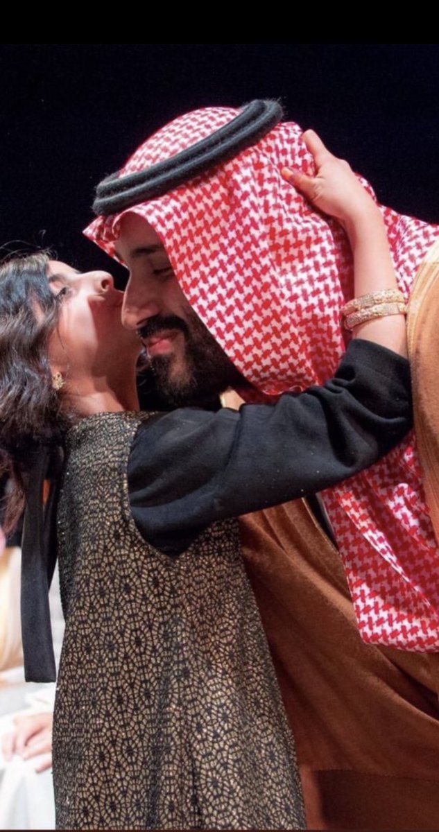 طفله بريئه ..تعبر عن  مشاعر شعب 💚💚💚
#ولي__العهد 
🇸🇦💚🇸🇦