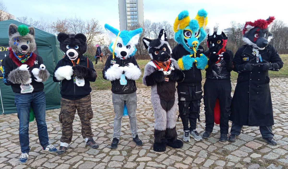 Happy #FursuitFriday with many cuties 🥰

📍: <a href="/DresdenFurs/">Dresden Furs</a> Winter Meet ❄️ 
📸: © <a href="/Arokh1996/">ArokhTheDragontops</a>