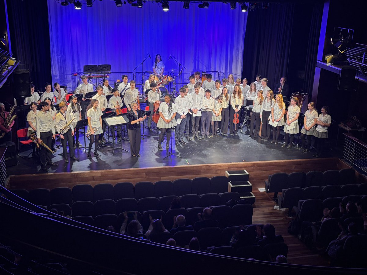 Every performer, take a bow ♥️ What an amazing concert!
Music really is the food of love ❤️ Bravo and 🙏 to everyone involved on the stage and behind the scenes ♥️