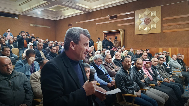 إصلاحات زراعية في #درعا و #القنيطرة

وزير #الزراعة يبحث مع #الفلاحين والكوادر خطط إعادة الهيكلة لدعم #الإنتاج، وتعزيز العمل، وفرض رقابة على #السوق المطالب شملت #المحروقات، #الآبار، ضبط أسعار المستلزمات الزراعية، وأكد الوزير العمل على #هيكلية جديدة تعزز التنمية الزراعية المستدامة.