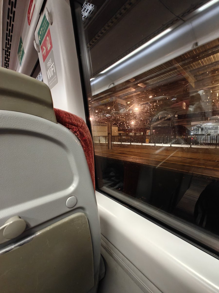 hunsletmid's tweet photo. On a late shift tonight but certainly a fun one. 
Had an ex-Avanti voyager once again through to Bristol, back up to Birmingham on the same unit then a trip to and from Derby after. 

Currently passing back on the cushions of a Turbostar! https://t.co/JUvUEBVl2Z