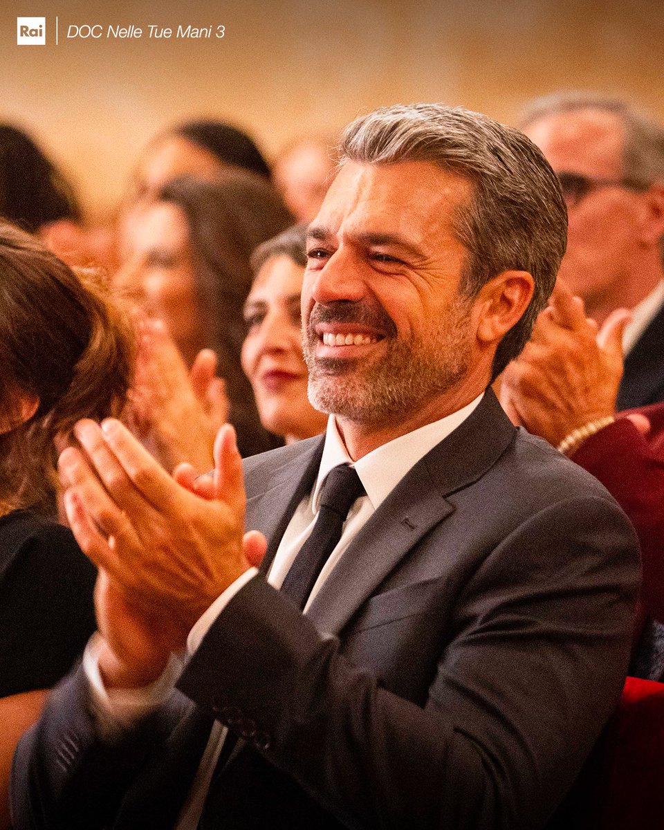 DocNelleTueMani's tweet image. #POV: É venerdì sera, hai appena salvato la vita e la carriera di una tua paziente, sei a teatro ad ascoltare il suo concerto e accanto a te c’è l’unica persona che ti capisce, ti vuole bene (per non dire altro) e ti sopporta da anni.
Nonostante tutto, sei felice e lo sai.

#DOC3