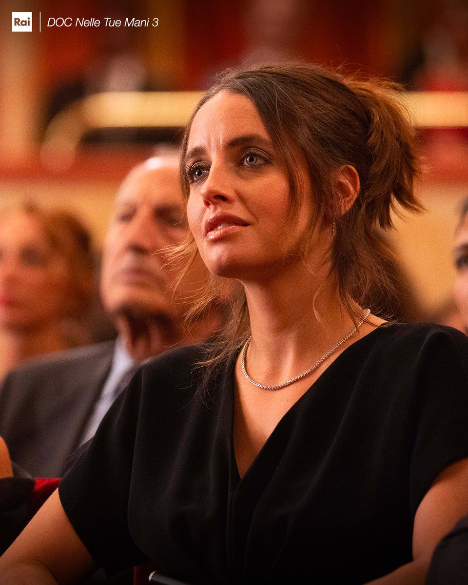 DocNelleTueMani's tweet image. #POV: É venerdì sera, hai appena salvato la vita e la carriera di una tua paziente, sei a teatro ad ascoltare il suo concerto e accanto a te c’è l’unica persona che ti capisce, ti vuole bene (per non dire altro) e ti sopporta da anni.
Nonostante tutto, sei felice e lo sai.

#DOC3