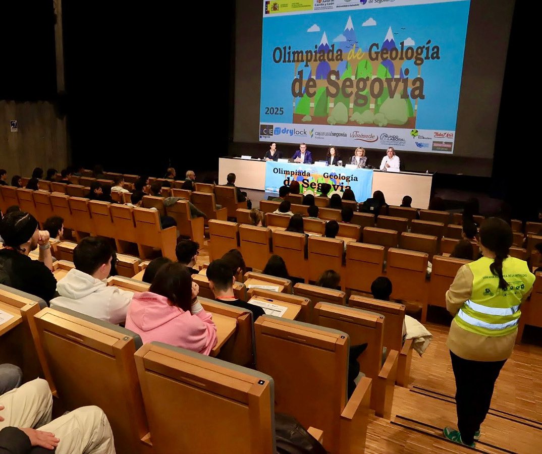 El alumnado de Biología y Geología de 4º ha participado en la Olimpiada de Geología de Segovia.
Junto a otros estudiantes,se enfrentaron a preguntas tipo test sobre Geología,Mineralogía,Paleontología, etc. y participaron en una genial gyncana en el Jardín Botánico de Segovia.