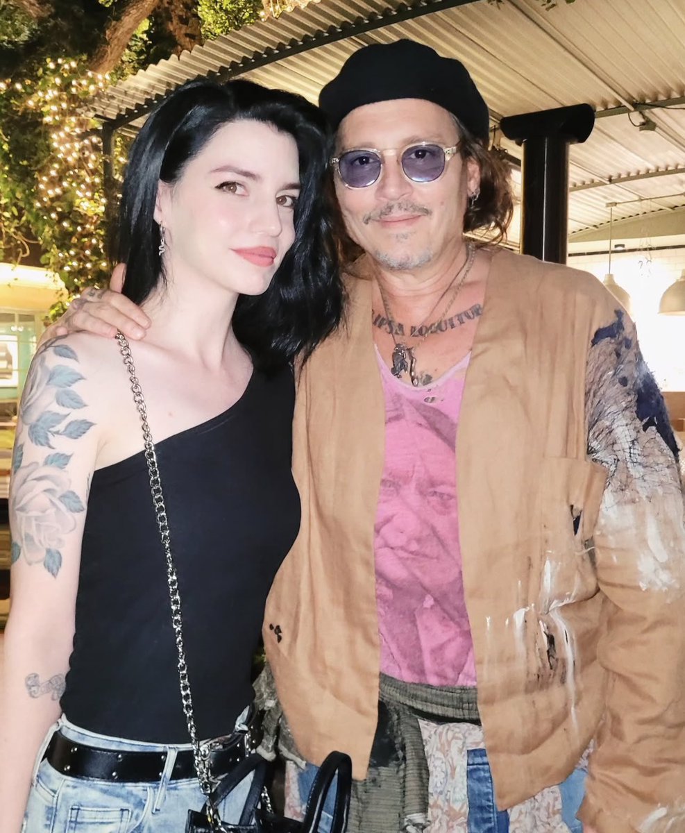 BowerxDepp's tweet photo. Johnny Depp today 🫶🏻🫶🏻🫶🏻🫶🏻 https://t.co/3dNBF9SlYo