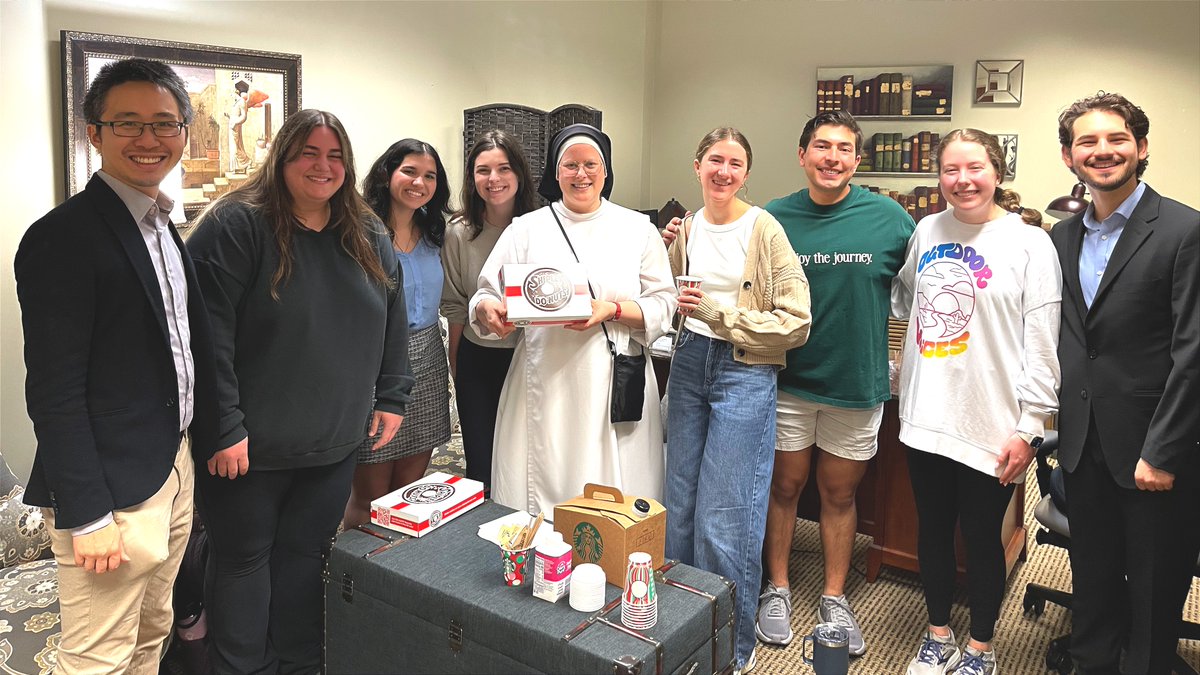 Dr. Pui Him Ip and Dr. Pavlina Kasparova with the Faraday Institute at Cambridge enjoyed donuts with our DeBakey Scholars this morning.

#MedicalHumanities #Baylor #HealthCare #PreMed #PreLaw #HospitalAdministration #Compassion #Empathy #HealthHumanities