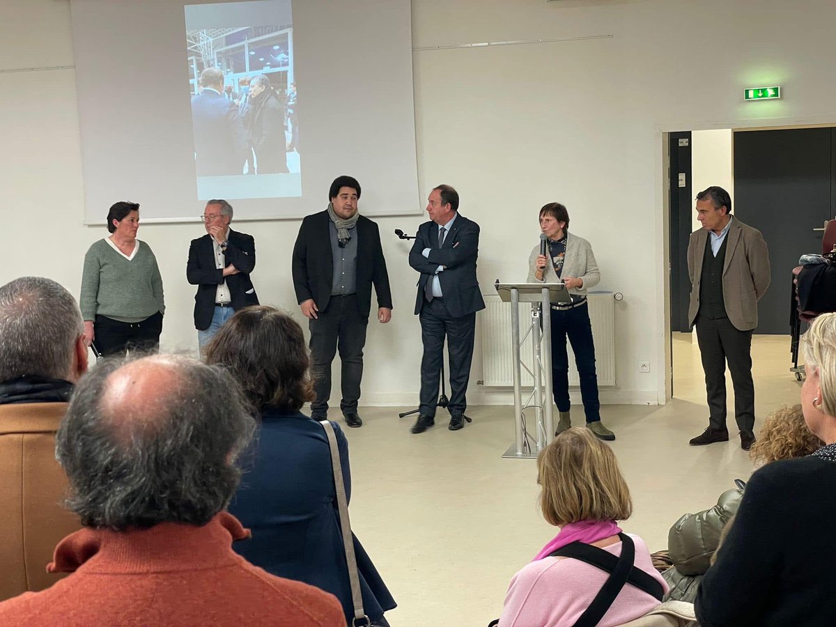 AlexAgostini33's tweet photo. Difficile en ces circonstances mais nécessaire de rassembler la famille #LR33 pour rendre hommage à celui à qui nous devons tant, auprès de qui j’ai tant appris - @NicolasFlorian_ .
Un mentor, un ami, un frère de cœur !
Une soirée émouvante.
Merci à tous
#AvecNicolasFlorian 🕊️ https://t.co/rTvS4B1iQ7
