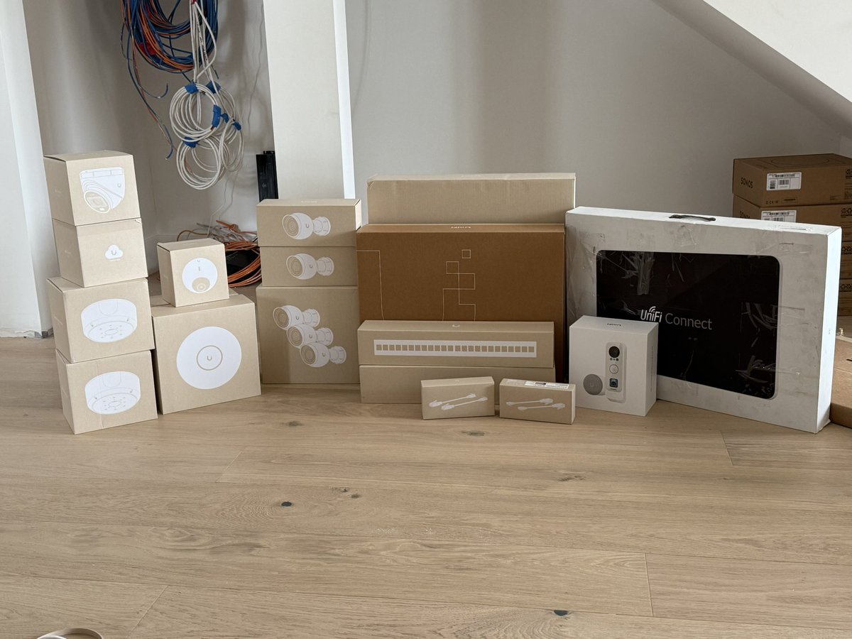 YesTechie's tweet photo. Just finished a comprehensive residential UniFi setup - UniFi Network, Protect, and Connect - all integrated with Home Assistant. Connect display is massive and impressive! https://t.co/Cnw3mp0tFG
