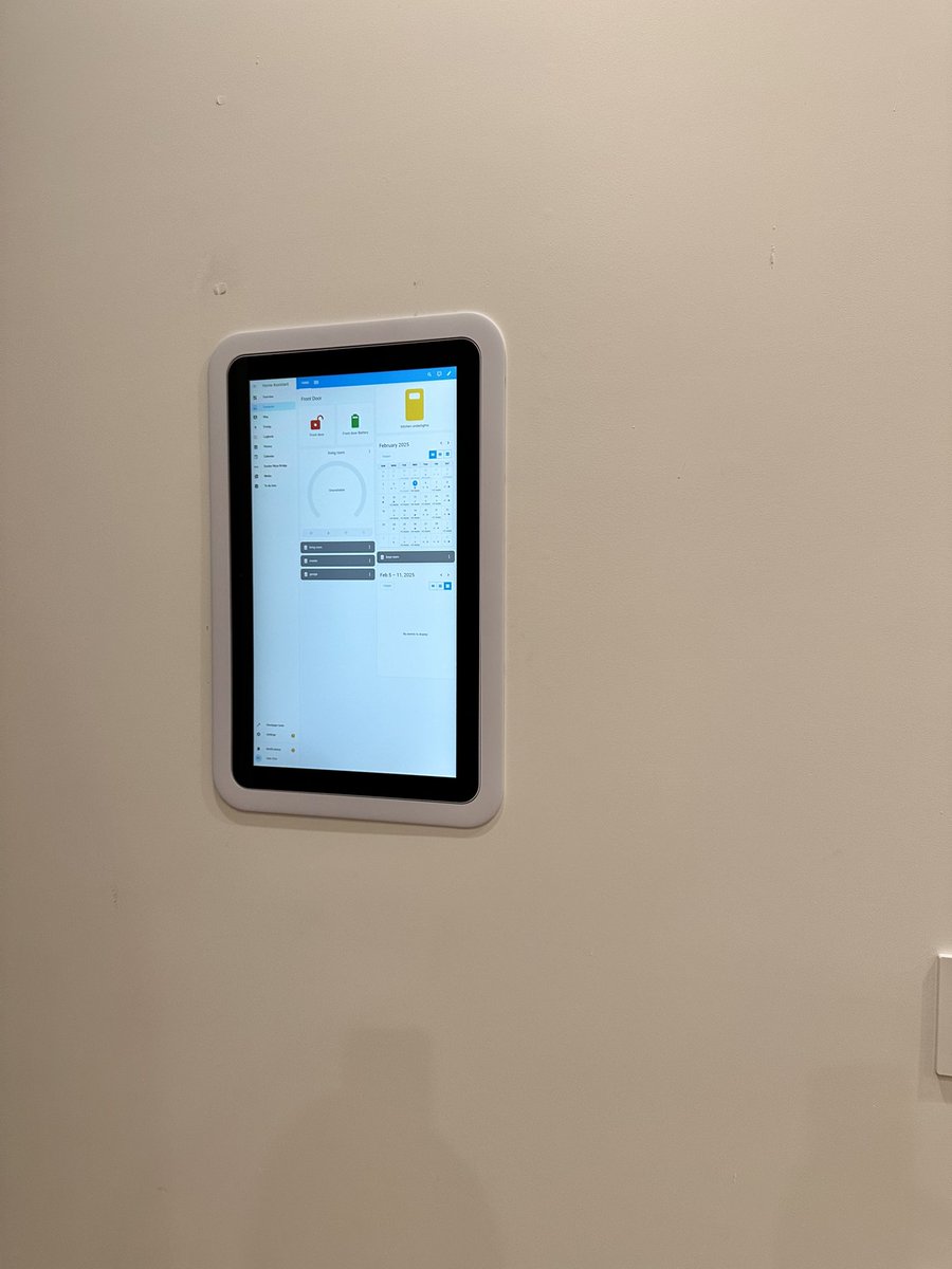 YesTechie's tweet photo. Just finished a comprehensive residential UniFi setup - UniFi Network, Protect, and Connect - all integrated with Home Assistant. Connect display is massive and impressive! https://t.co/Cnw3mp0tFG