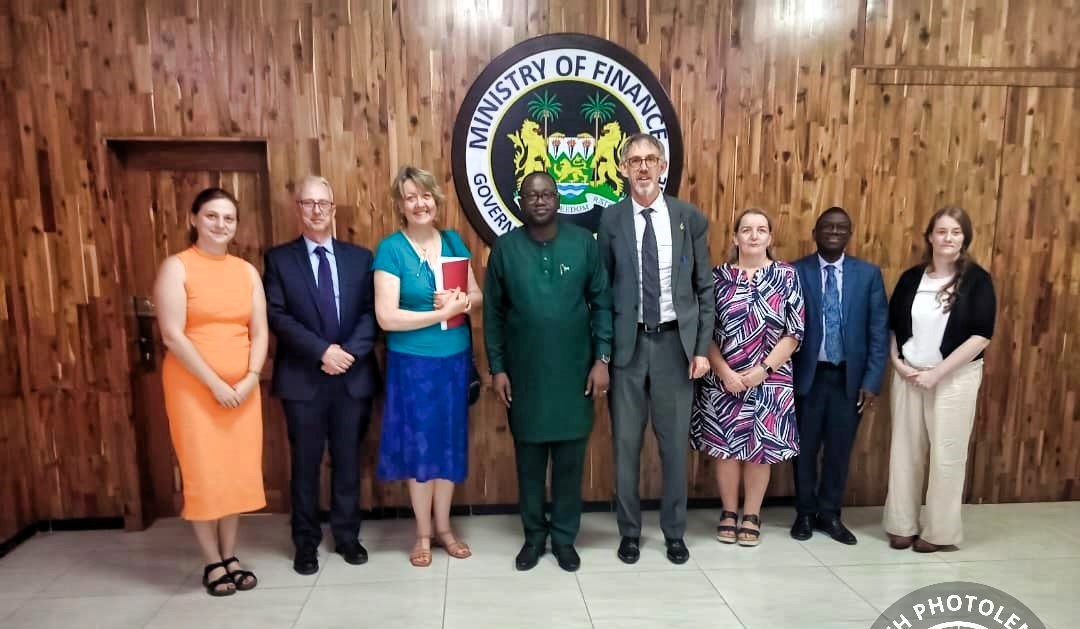 On 4 February 2025, Irish Ambassador Aidan Fitzpatrick met with Sierra Leone's Finance  Minister Mr. Sheku Ahmed Fantamadi Bangura to discuss strengthening ties with the European  Union. #SierraLeone #EU #EconomicDevelopment 🤝🇮🇪🇸🇱
mof.gov.sl/irish-ambassad…