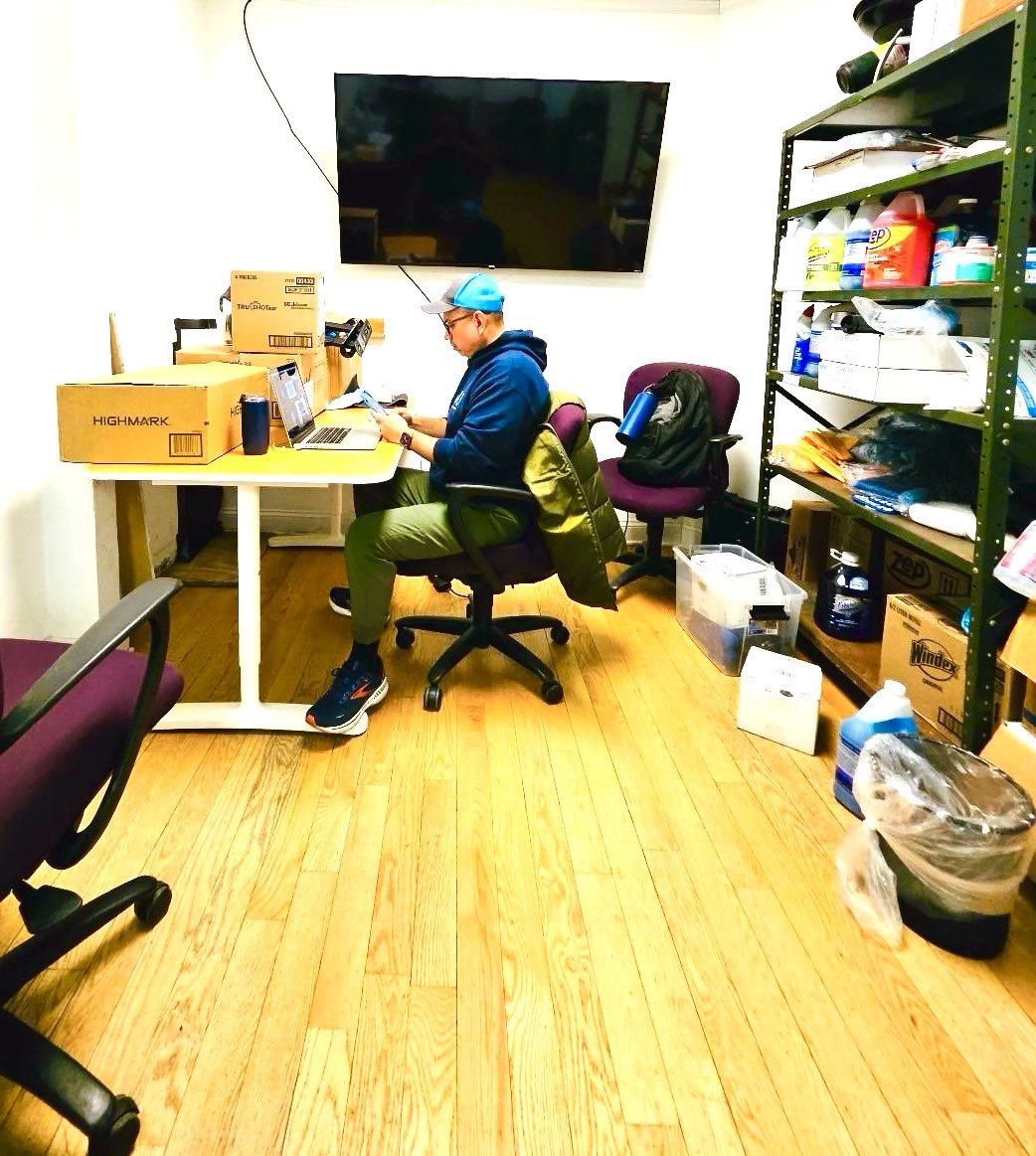 Hard work isn’t the problem. Doing it alone is.

The ones who win? They find a better way. A smarter way. A way that doesn’t feel like drowning.

Just a reminder, you’re not alone in this. We’re here to help, we’re here if you need to talk.

<a href="/my_bluberry/">bluberry</a> 

 #WorkSmarter