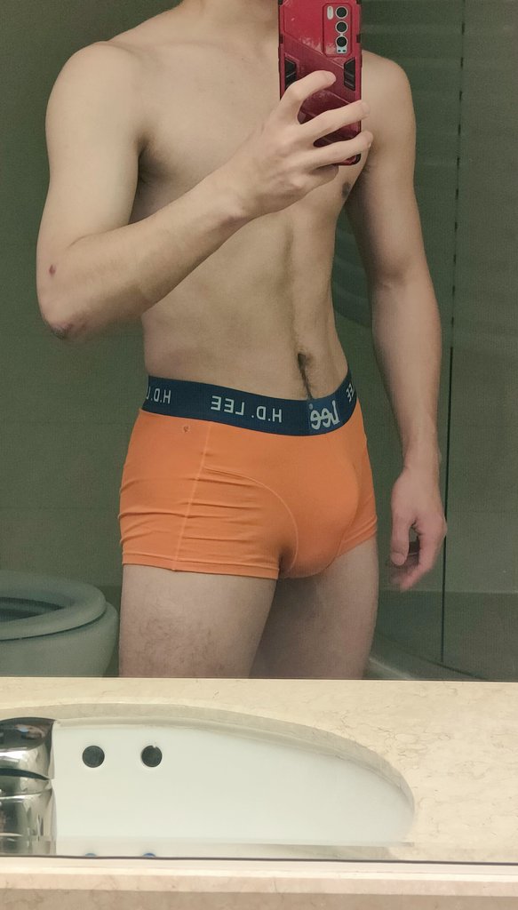 很难想象这样的外表下会是另外一副样子 #反差男大