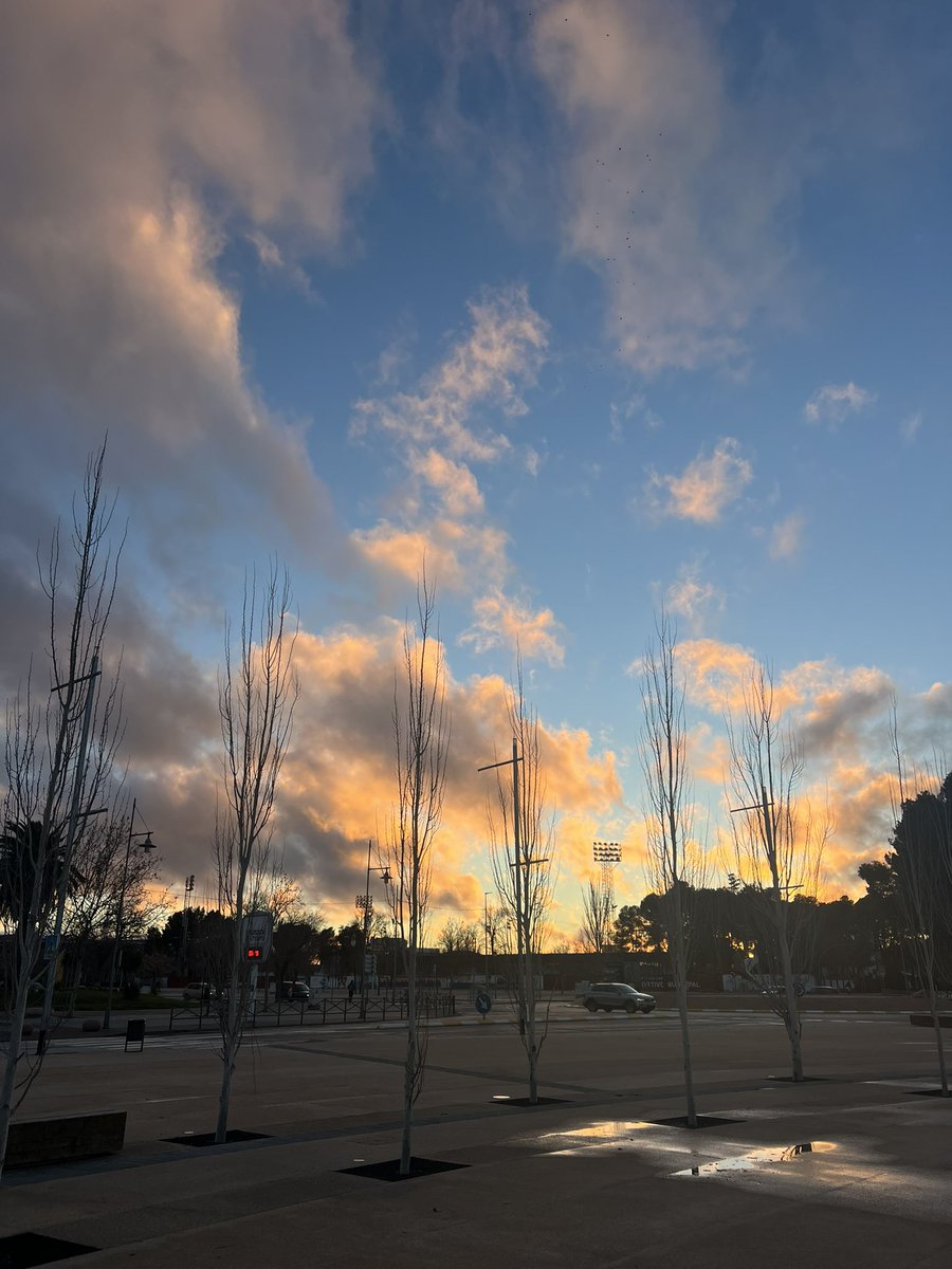 *veo que el cielo está bonito*
YO: 📸📸📸📸📸📸📸