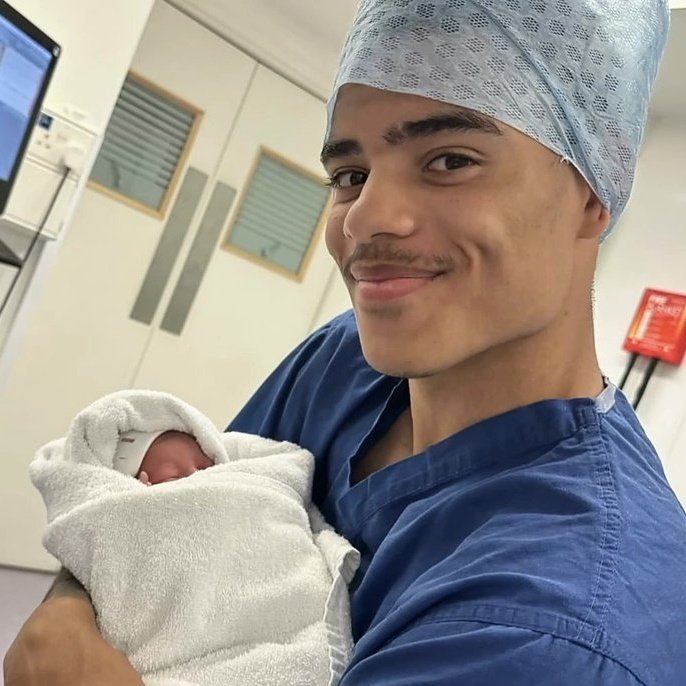 _BeFootball's tweet photo. Mason Greenwood n'était pas présent à l'entraînement aujourd'hui car il attend un heureux événement avec sa compagne. 👶⌛

(@karimattab1) https://t.co/fBFIsgwGlG