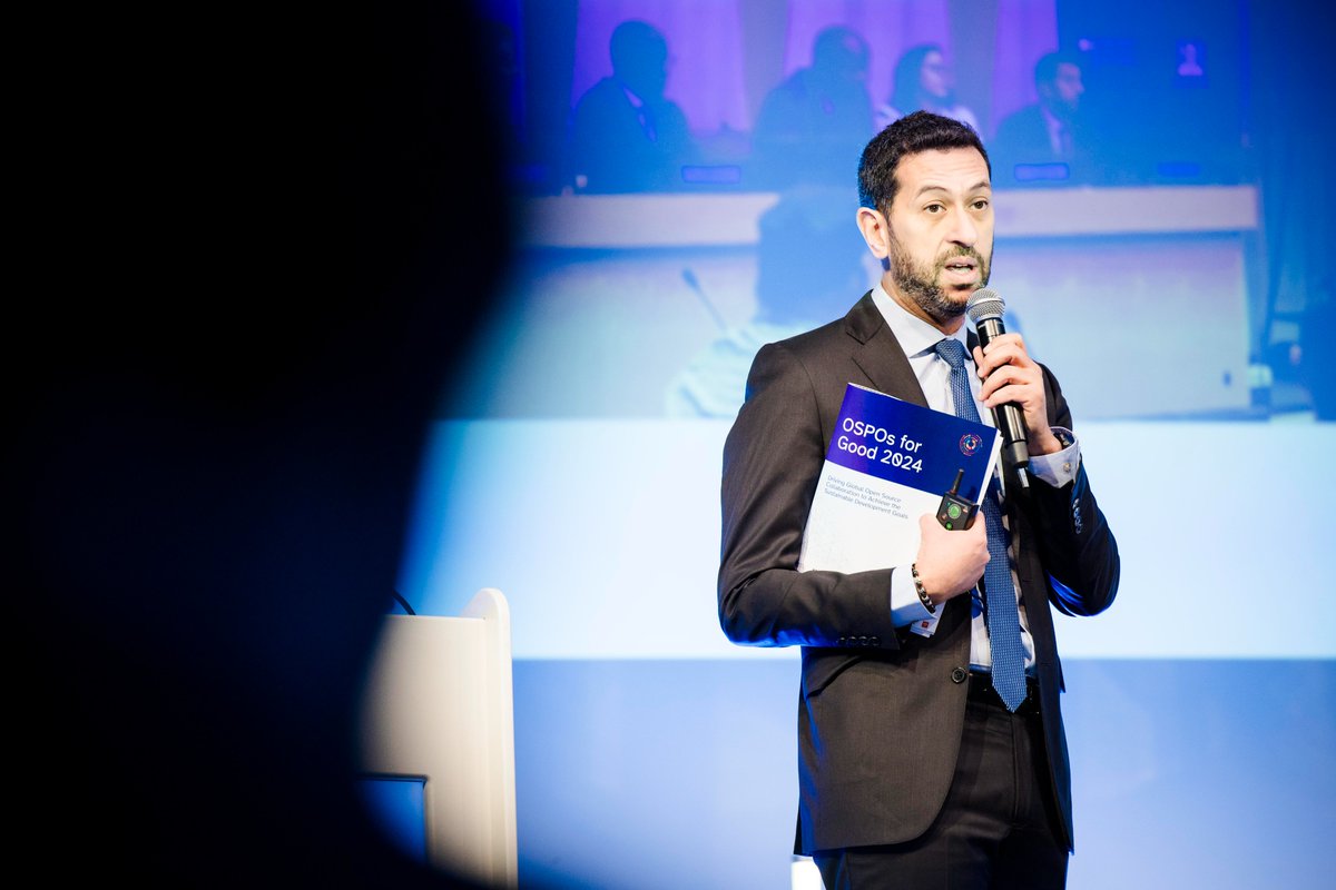 ODET_UN's tweet photo. Key updates from EU #OpenSource Week:

📢 @gioasempre unveiled the OSPOs for Good 2024 Report: https://t.co/WYx0Ic7Wnd

🏆 On behalf of ODET, Omar Mohsine presented the European Open Source Achievement Award to Daniel Stenberg @bagder

💬 ODET &amp; @DPGAlliance spoke at #FOSDEM https://t.co/FCeYYf2qi2