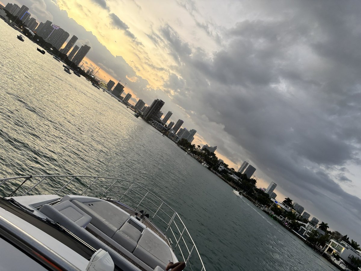 iiiamtp3's tweet photo. 305🌴😮‍💨 https://t.co/bWcDgVRj4x